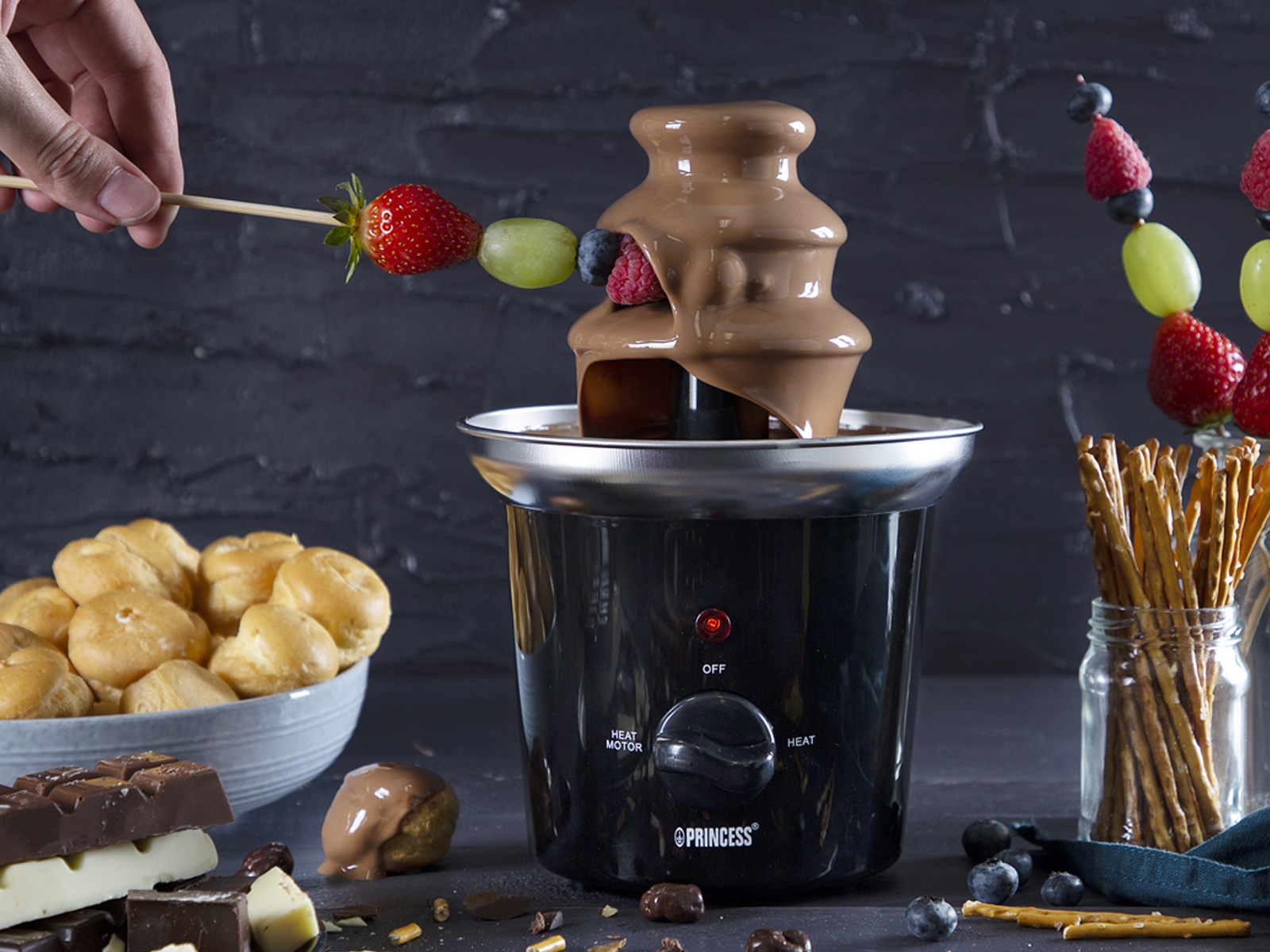 Schokoladenfondue für Kurvertüre schmelzen mit Früchten / Käse ...